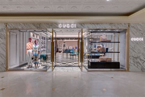 gucci tràng tiền plaza.